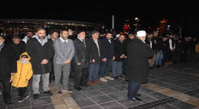 Kayseride İsrail tarafından öldürülen binlerce Filistinli için gıyabi cenaze namazı kılındı