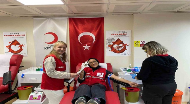 Kızılay Kadın Gönüllülerinden ‘Candan Bağlıyız kampanyasına destek