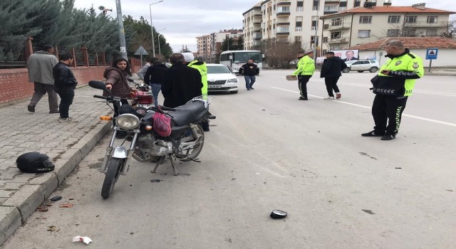 Konyada motosikletler çarpıştı: 3 yaralı