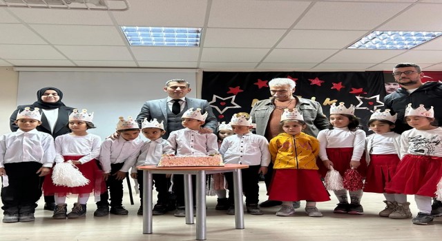 Köy okulunda düzenlenen Okuma Bayramında çocuklar doyasıya eğlendi