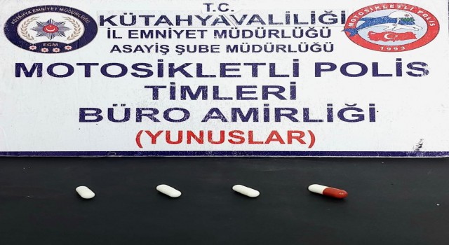 Kütahyada Yunus Timlerince durdurulan araçta uyuşturucu ele geçirildi