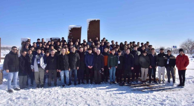 Maziden Atiye Ahlat programıyla öğrenciler bölgeyi tanıyor