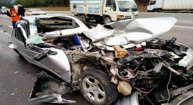 Adana'da polis memurları otoyolda kaza yaptı: 1 ölü, 1 yaralı