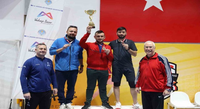 Mersinde 3. Veteranlar Masa Tenisi Turnuvası düzenlendi