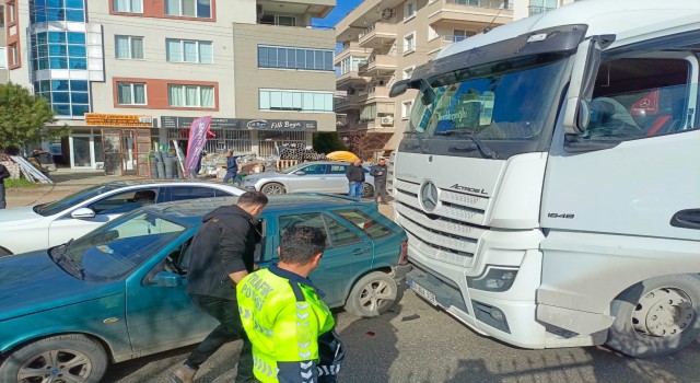 Milas çevreyolunda otomobil ile tır çarpıştı