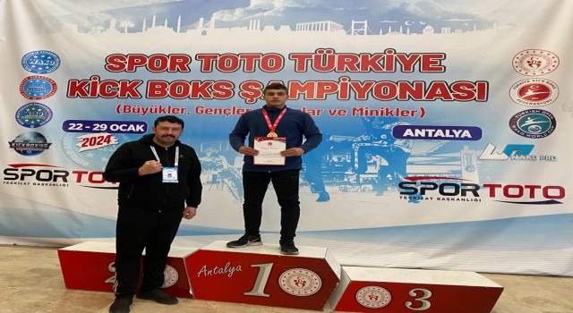 Milaslı sporcu Donka, Kickboksta Türkiye Şampiyonu oldu