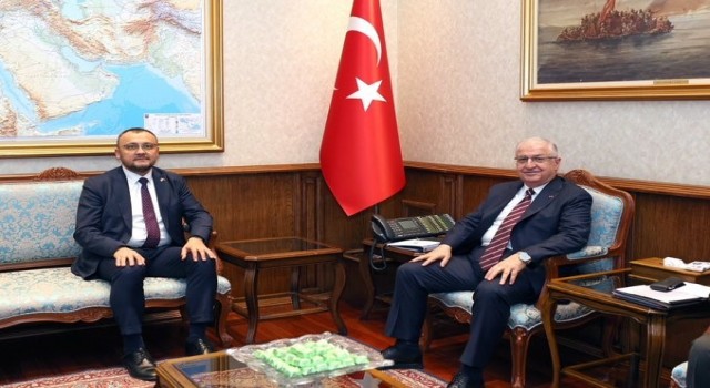 Milli Savunma Bakanı Güler, Ukraynanın Ankara Büyükelçisi Bodnarı kabul etti