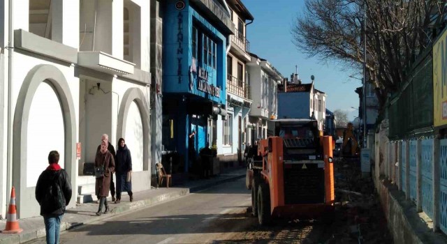 Mudanyaya karlı havalara özel tretuvar