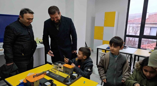 Öğrenciler karne tatilinde Bilim ve Tekonoloji Merkezinde