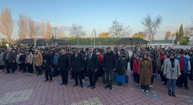 Okullarda şehitler için anma töreni düzenlendi
