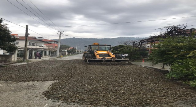 Ortacada yol bakım çalışmaları devam ediyor