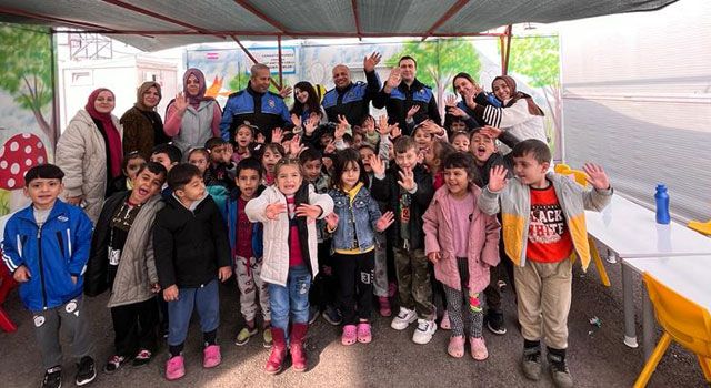 Osmaniye Polisinden Konteyner Kentlere Ziyaret