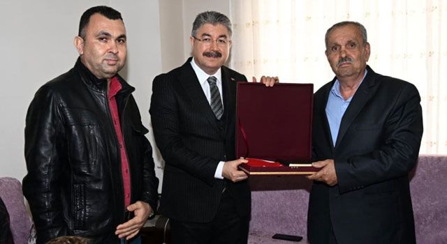 Osmaniye Valisi, 17 Ağustos Şehidinin Ailesini Ziyaret Etti