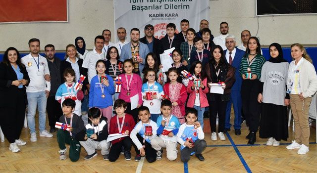 Osmaniye'de 7 Ocak Kurtuluş Kupası Satranç Turnuvası Sona Erdi