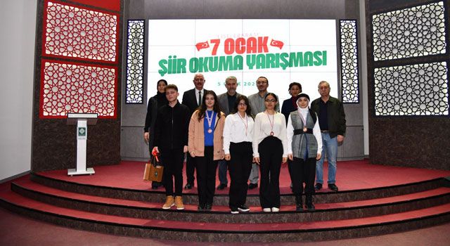 Osmaniye'de Liselerarası Şiir Okuma Yarışması Yapıldı