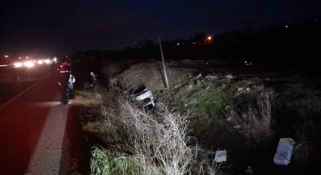 Otomobil kanala uçtu: 1 yaralı