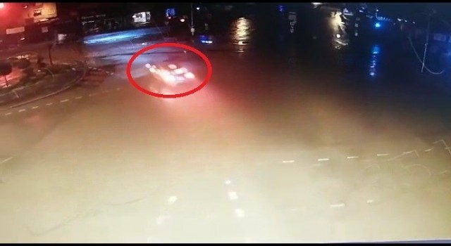 (Özel) TÜGVA Genel Başkan Yardımcısının yaptığı kaza anı kamerada