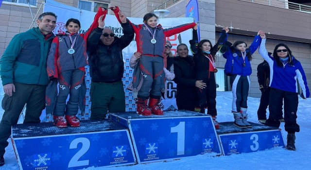 Palandökende kayak yarışları başladı