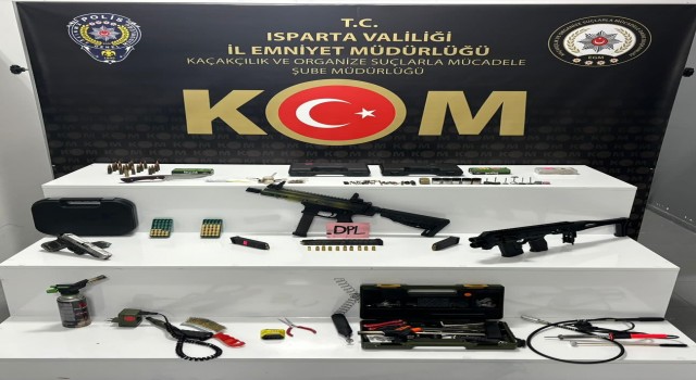 Polisten, şüphelilere kaldıkları otelde operasyon