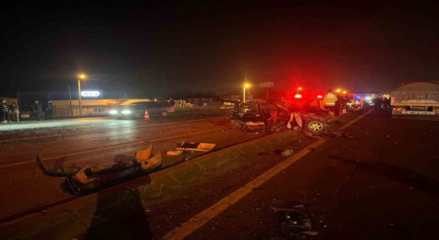 Sakaryada kamyon ile otomobil çarpıştı: 2 ölü