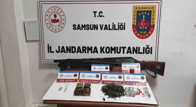 Samsunda bir evde uyuşturucu ve silah ele geçirildi