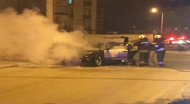 Seyir halindeki otomobilde yangın