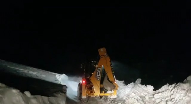 Siirtte kardan kapanan grup köy yolları ulaşıma açıldı