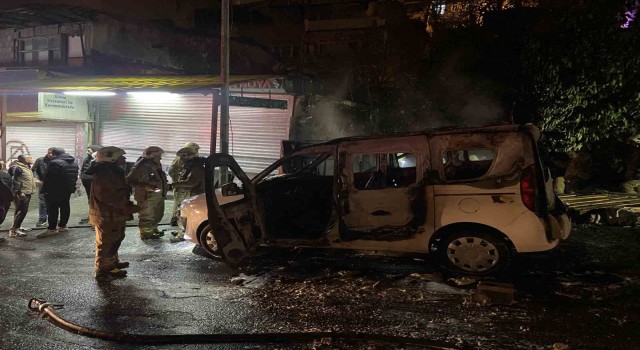 Şişli'de bekçi ısınmak için ateş yaktı, hafif ticari araç ve bekçi kulübesi küle döndü