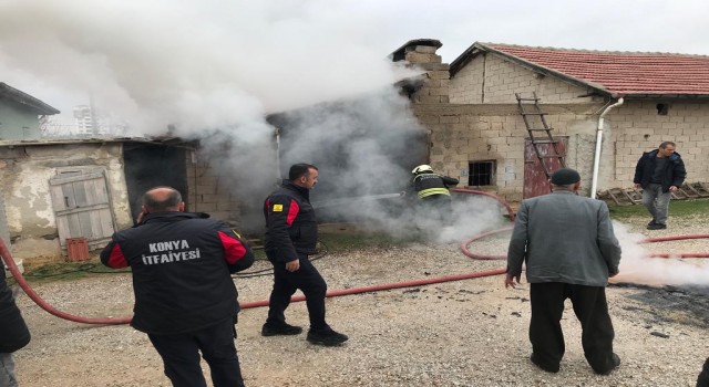 Soba kovasındaki ateş evin müştemilatını yaktı