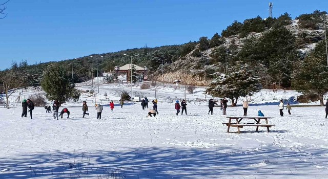 Spile kar yağdı, İzmirliler kar keyfi yaptı