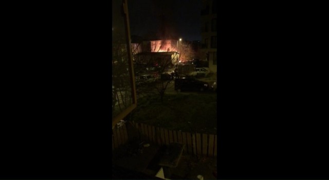 Sultanbeyli'de Kuran kursunun çatısı alev alev yandı