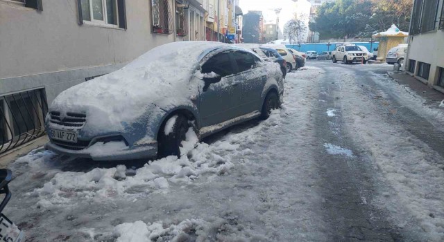 Tekirdağda sokaklar buz pistine dönüştü