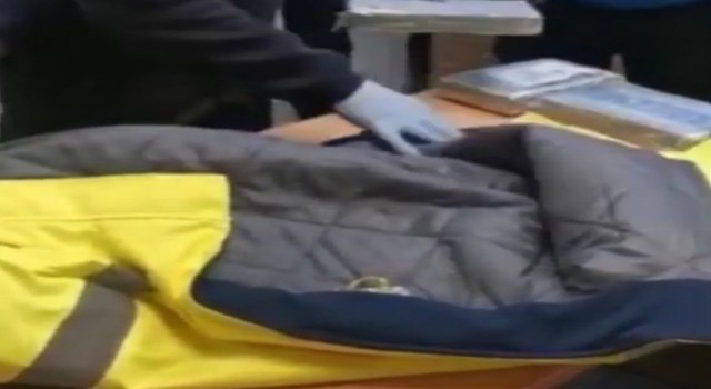 Tır sürücüsünün montunda 3 kilogram kokain bulundu