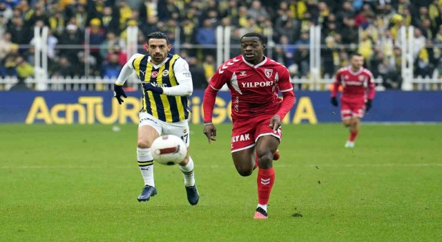 Trendyol Süper Lig: Fenerbahçe: 1 - Samsunspor: 0 (İlk yarı)