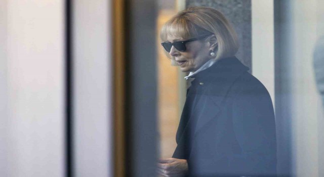 Trumpın E. Jean Carroll ile davasında bugünkü duruşma jüri üyesinin hastalığı nedeniyle ertelendi
