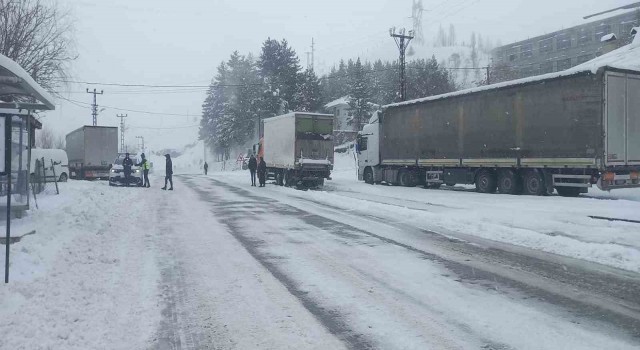 Tuncelide 229 köy yolu ulaşıma kapandı