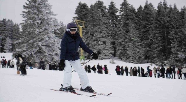 Uludağda teleferik ve telesiyej izdihamı, metrelerce kuyruk oluştu