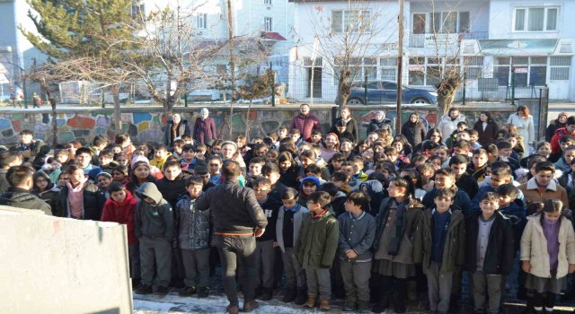 Vartoda şehit askerler için saygı duruşunda bulunuldu