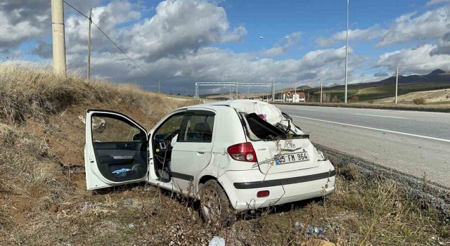 Yolda uçan poşet kazaya neden oldu, 3 kişi yaralandı