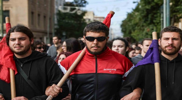 Yunanistan'da öğrenciler, özel üniversitelere karşı 3 gündür sokakta