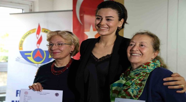 60 yaş üstü öğrenciler karnelerini aldı