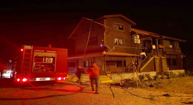 Ahşap yazlık evde çıkan yangın korkuttu