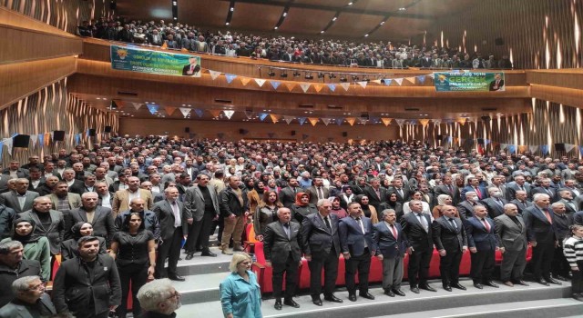 AK Parti Batmanda belediye başkan adaylarını tanıttı