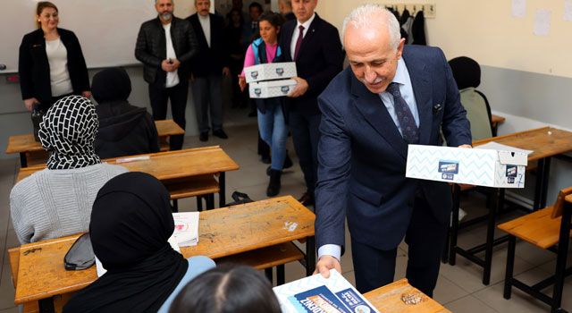 Akdeniz Belediyesi'nden Gençlere Motivasyon Desteği