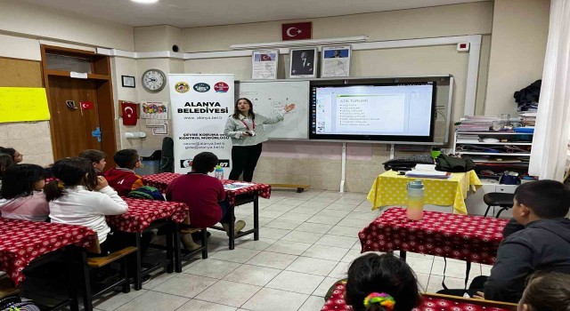 Alanyada Eko Okullarda Atıksız Yaşam ve Atıkların Geri Kazanımı eğitimi düzenleniyor