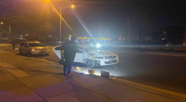 Ankara'da otomobil kaldırımdaki yayalara çarptı: 2 ölü
