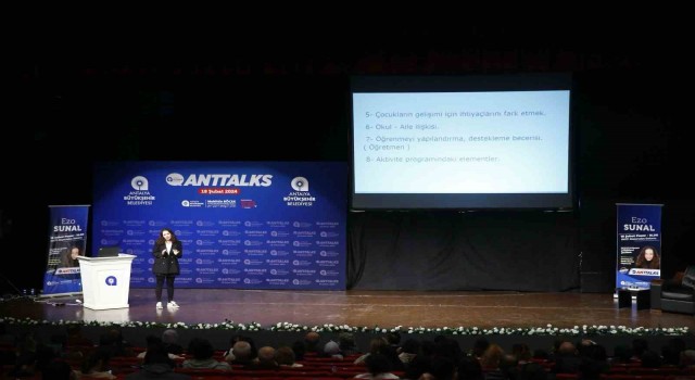 Antalya Anttalks da Ezo Sunal konuk oldu