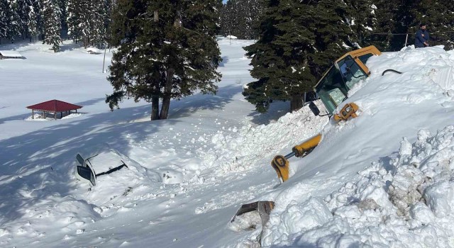 Artvinde çığ altında hayatını kaybeden operatörü kurtartmaya giden arama kurtarma personeli yaşadıkları o anları anlattı