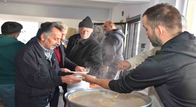 Asrın felaketinde enkazda can aramıştı, sene-i devriyesinde ise kuran okutup yemek dağıttırdı