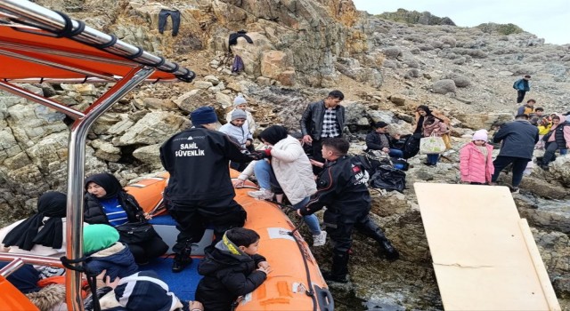 Ayvalık açıklarında adada mahsur kalan 11i çocuk 39 düzensiz göçmen kurtarıldı